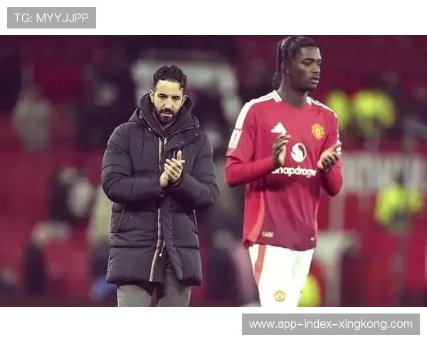 曼联后防调整进行，曼联防守反击