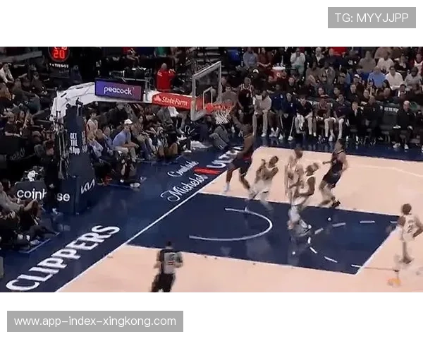 伦纳德强势盖帽并反击得手，快船在主场拿胜