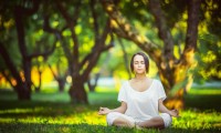 球员赛中暂停后恢复训练与重新热身流程规范，比赛暂停期间队员的犯规